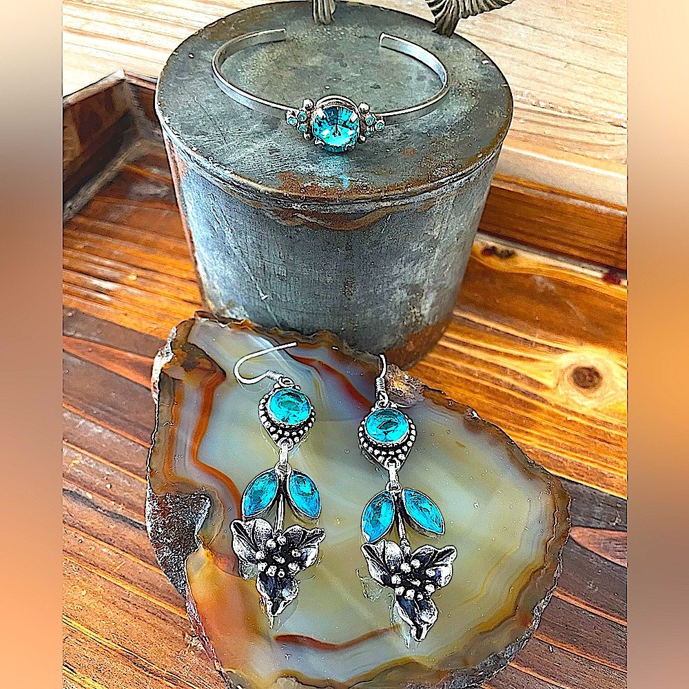 Sorrelli Aqua Blue Topaz Vintage Antique Style Feminine Cuff Bracelet +Earrings